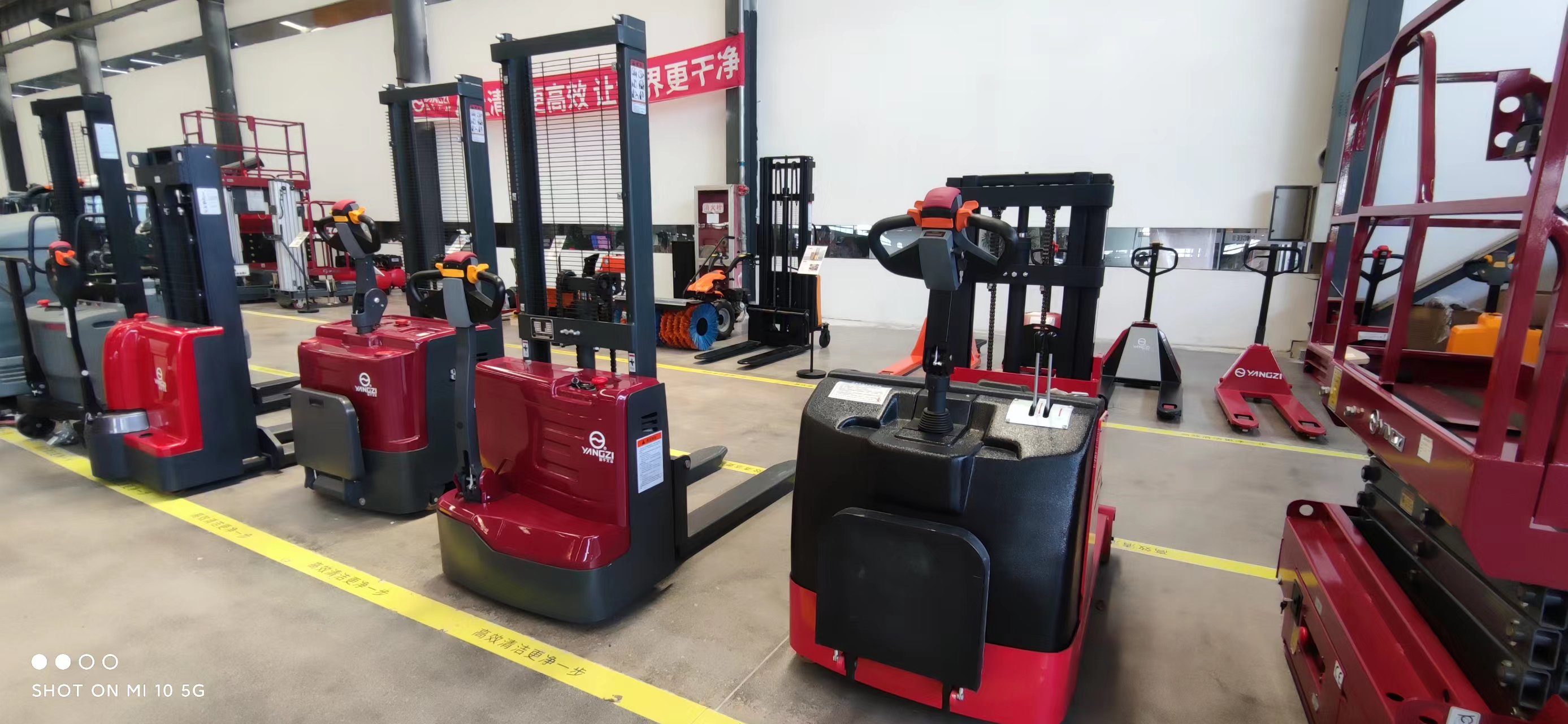 揚子半電動堆高車操作方法？