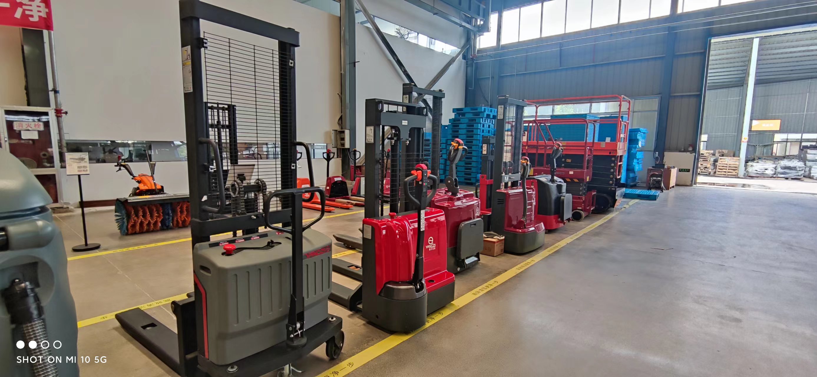 電動(dòng)堆高車(chē)的維護(hù)技巧